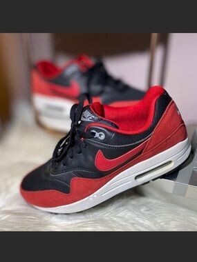 New! Nike | AIRMAX | Vintage Y2K Vibes | Red Suede/Black Leather | 8W/6.5Y